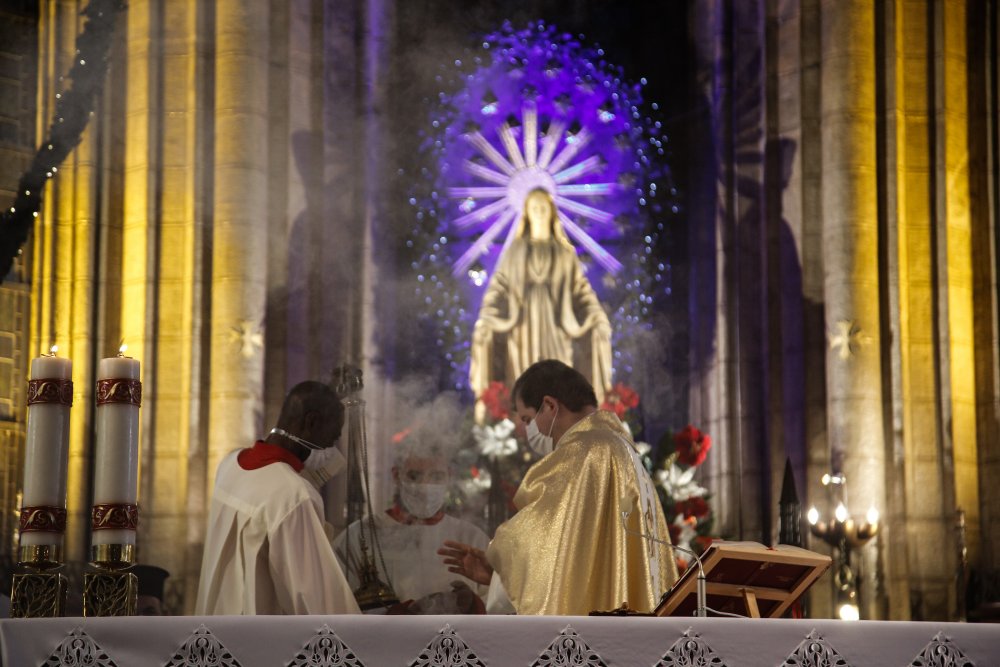 Saint Antuan Kilisesi'nde pandemi gölgesinde Noel ayini yapıldı