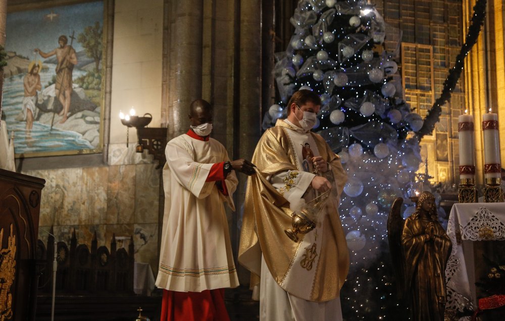 Saint Antuan Kilisesi'nde pandemi gölgesinde Noel ayini yapıldı