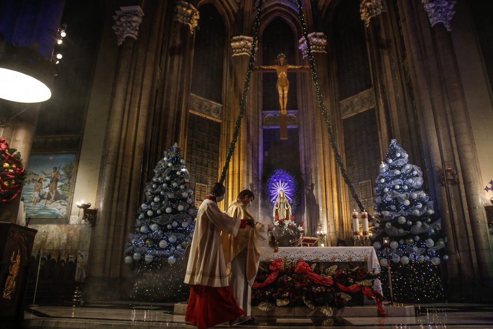 Saint Antuan Kilisesi'nde pandemi gölgesinde Noel ayini yapıldı