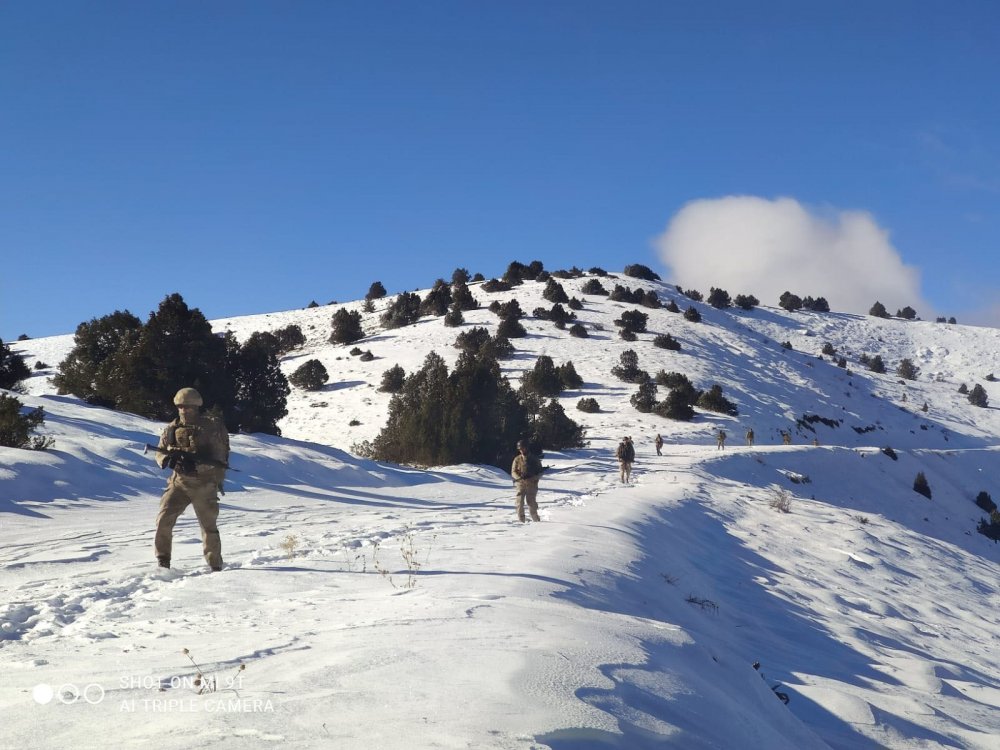 Sivas'ta komandoların operasyonları sürüyor