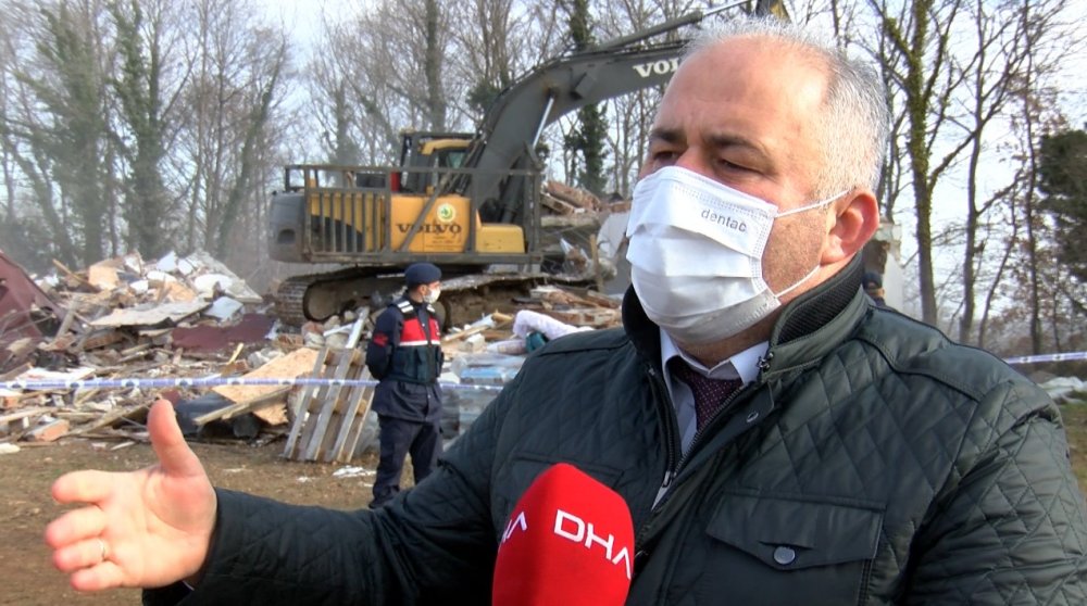 Çatalca'da hazine arazisindeki kaçak 8 villa yıkıldı