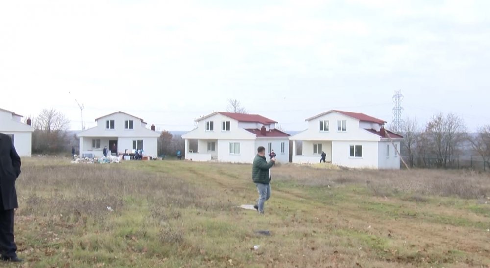 Çatalca'da hazine arazisindeki kaçak 8 villa yıkıldı