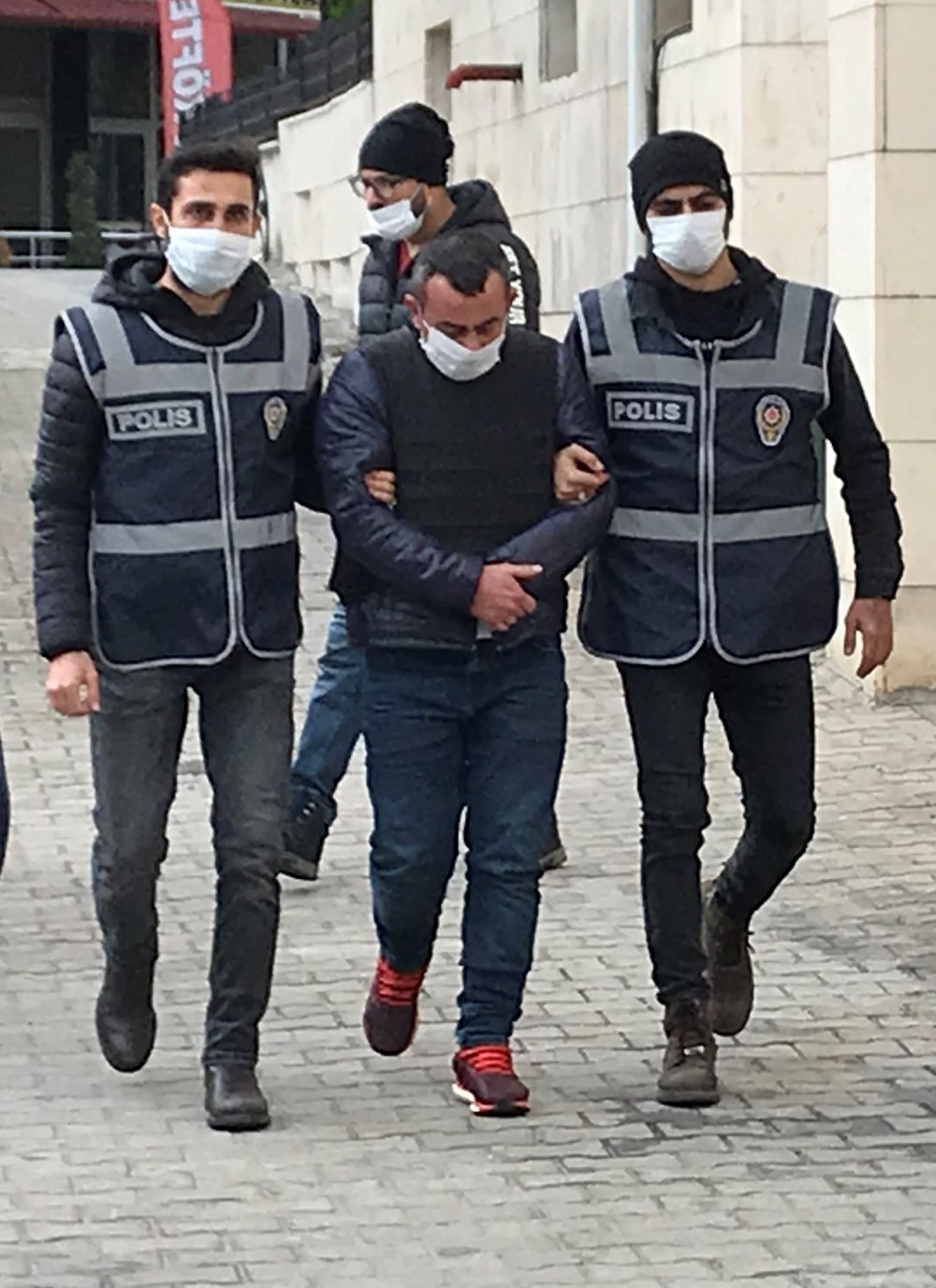 Kıskançlık' yüzünden tartıştığı eşini pompalı tüfekle öldürdü