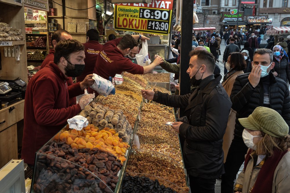 Mısır Çarşısı'nda adım atacak yer kalmadı