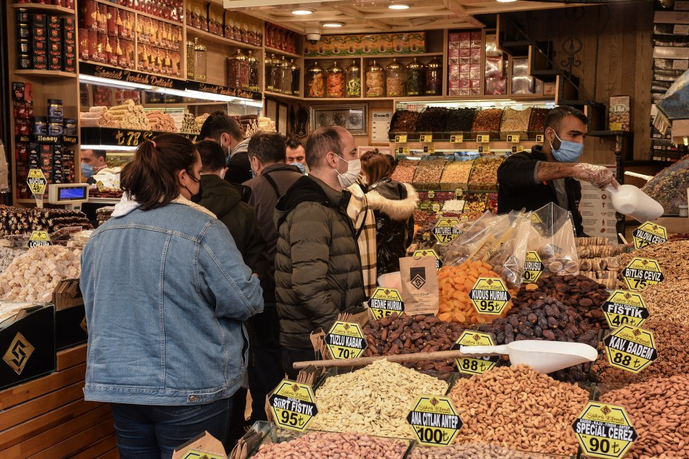 Mısır Çarşısı'nda adım atacak yer kalmadı