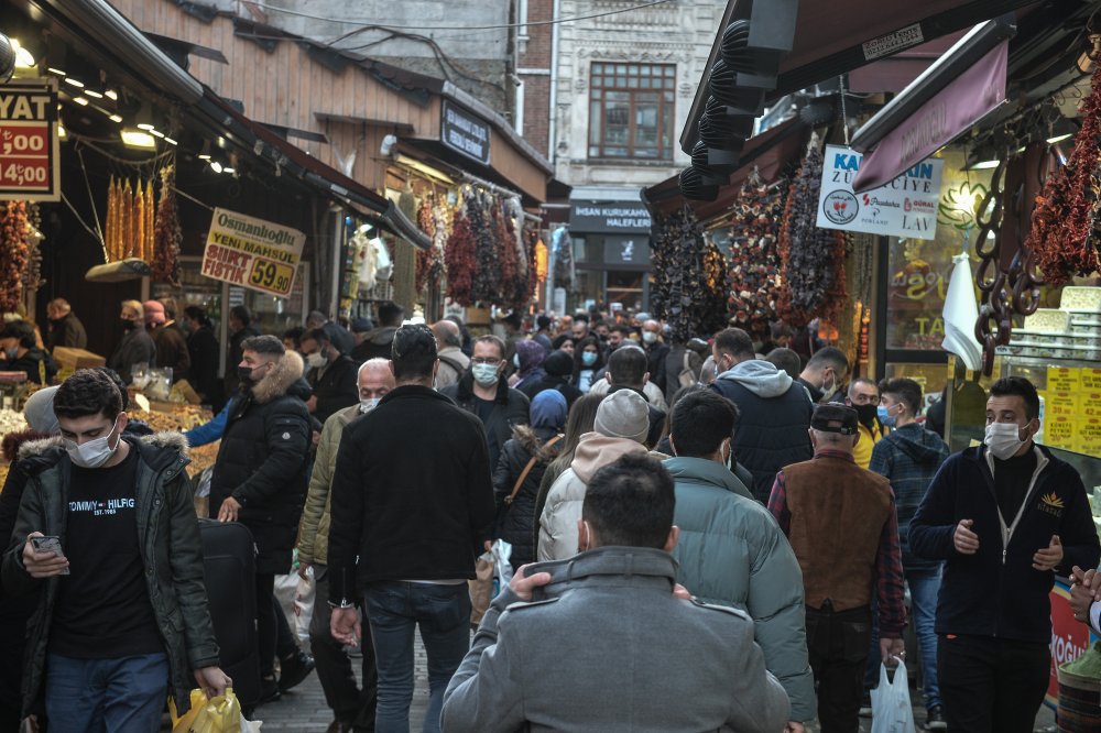 Mısır Çarşısı'nda adım atacak yer kalmadı