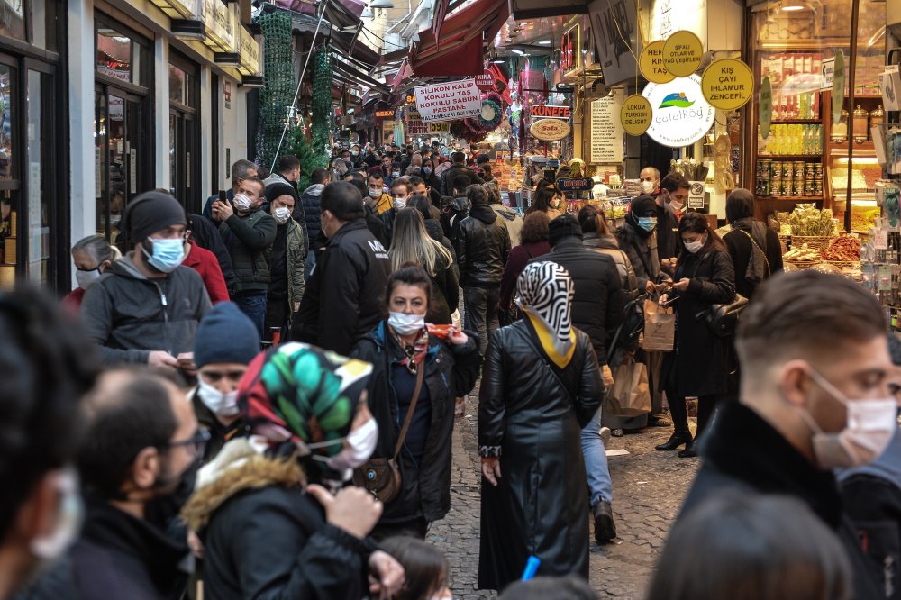 Mısır Çarşısı'nda adım atacak yer kalmadı