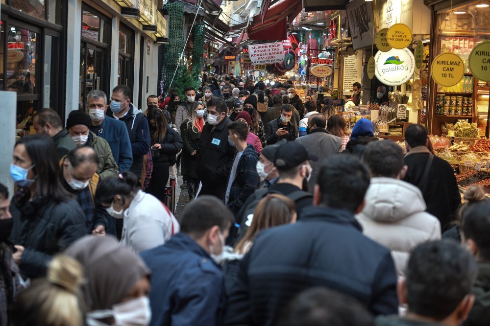 Mısır Çarşısı'nda adım atacak yer kalmadı