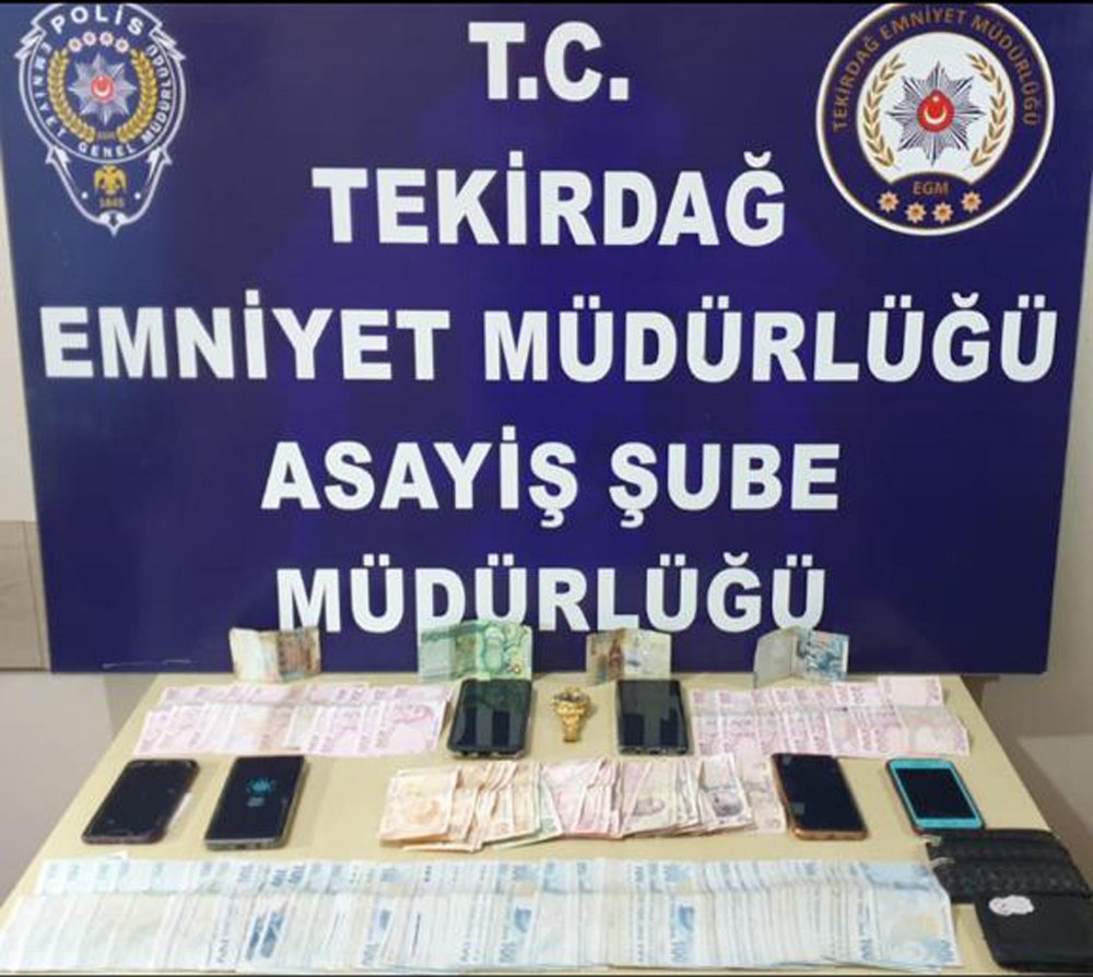 Otomobille kaçarken 2 polisi yaralayan yankesicilik şüphelisi aile adliyede
