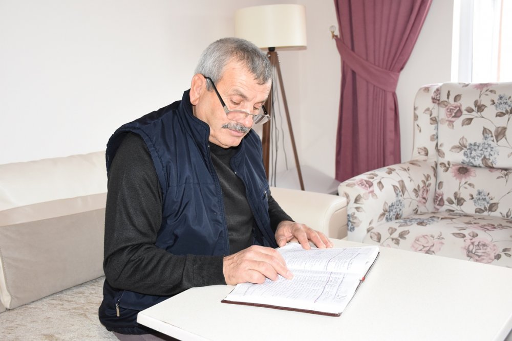 12 yıldır ölenlerin kayıtlarını tutuyor