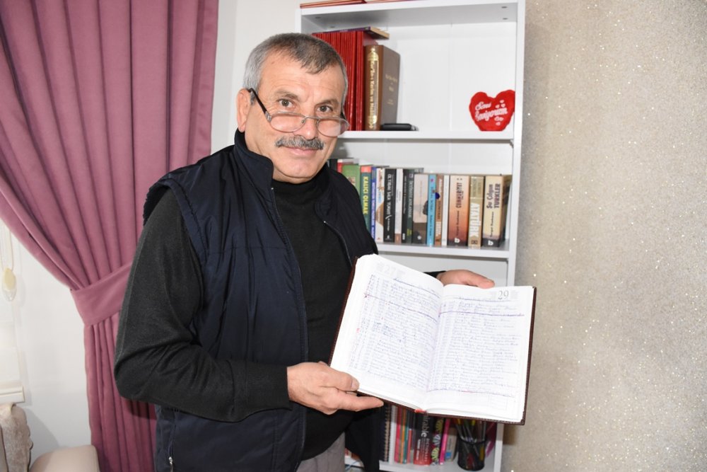 12 yıldır ölenlerin kayıtlarını tutuyor