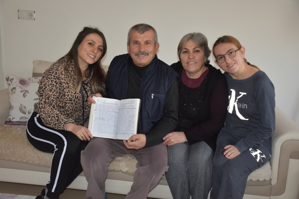 12 yıldır ölenlerin kayıtlarını tutuyor