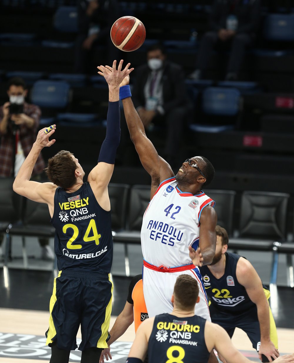 Anadolu Efes - Fenerbahçe Beko: 85-72