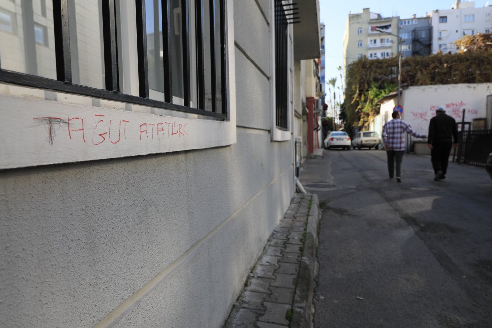 Atatürk'e hakarete gözaltı