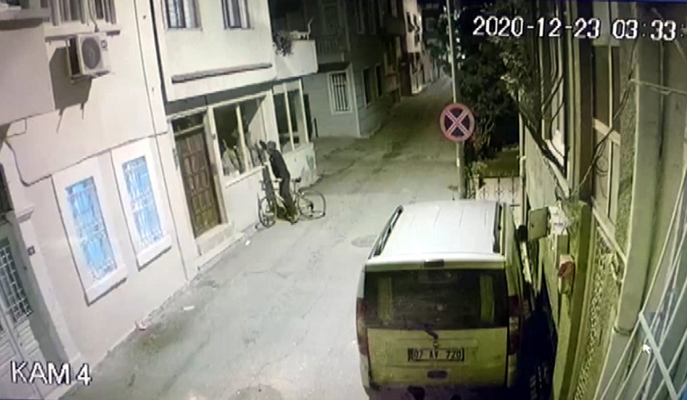 Atatürk'e hakarete gözaltı