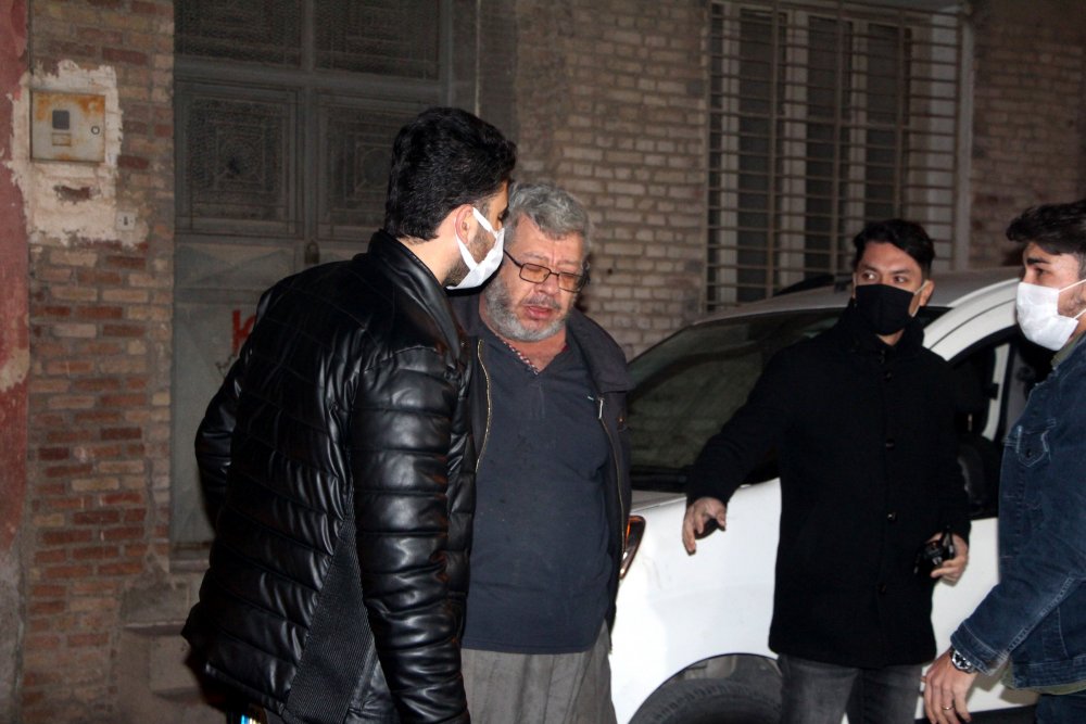 Önünü kesen motosikletli tarafından eşinin gözü önünde tüfekle öldürüldü