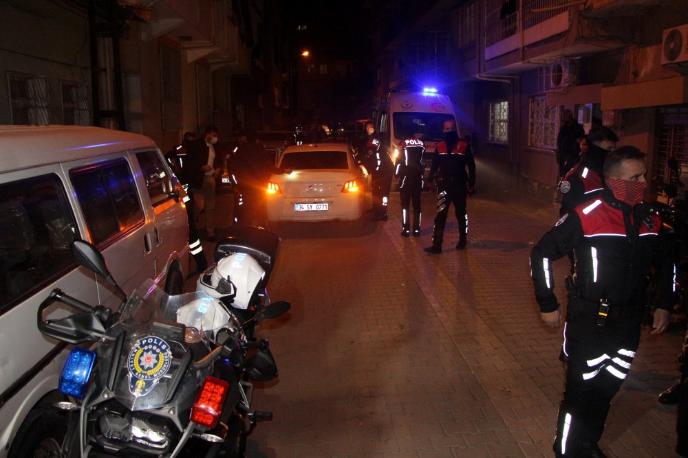 Önünü kesen motosikletli tarafından eşinin gözü önünde tüfekle öldürüldü
