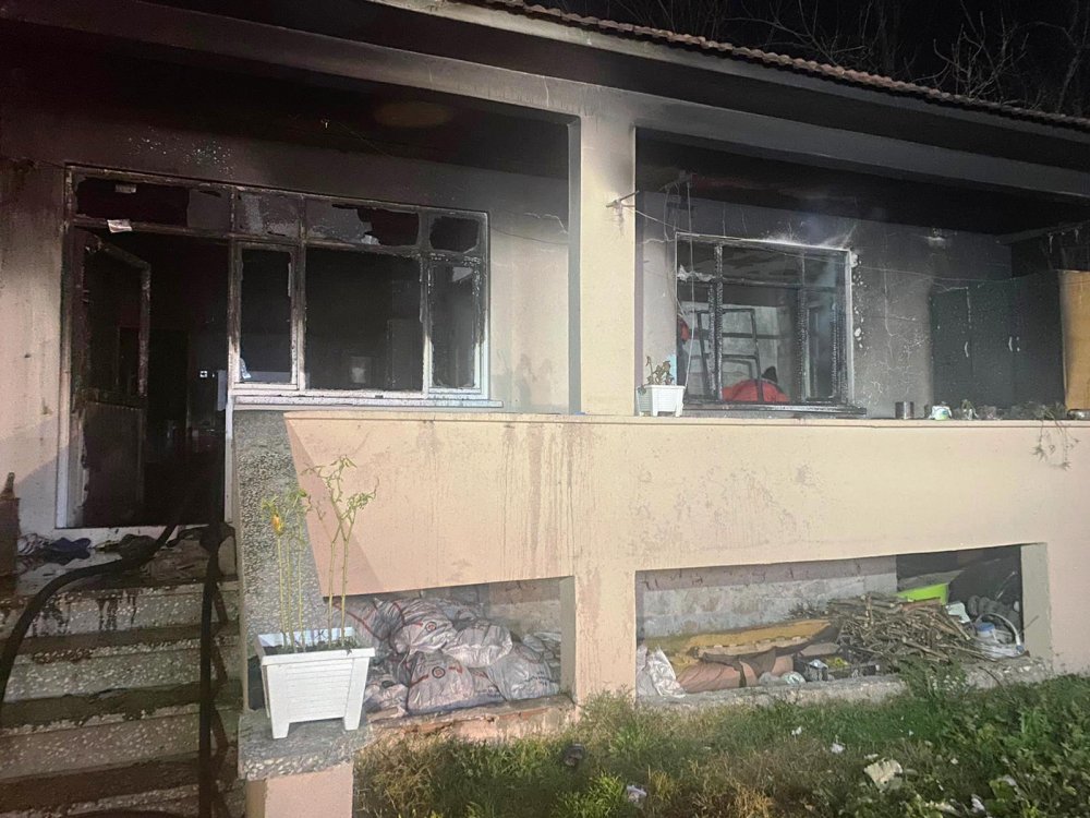 Sakarya'da evde çıkan yangında baba ve kızı öldü, oğlu yaralandı