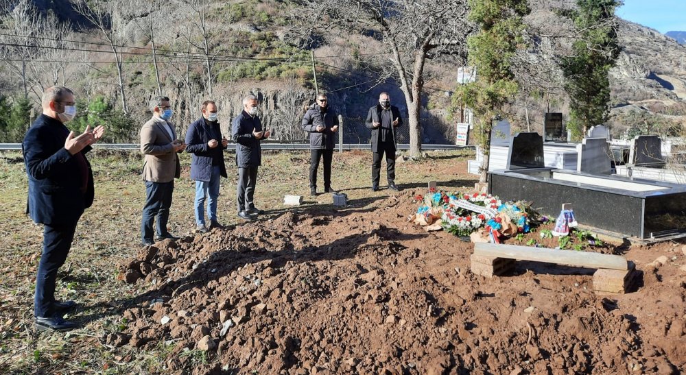 Trabzonspor-Galatasaray maçı öncesi Özkan Sümer’in mezarına ziyaret