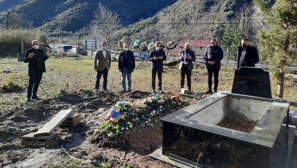Trabzonspor-Galatasaray maçı öncesi Özkan Sümer’in mezarına ziyaret