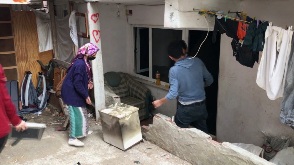 4 kişilik ailenin evi, soba yangınında kullanılamaz hale geldi