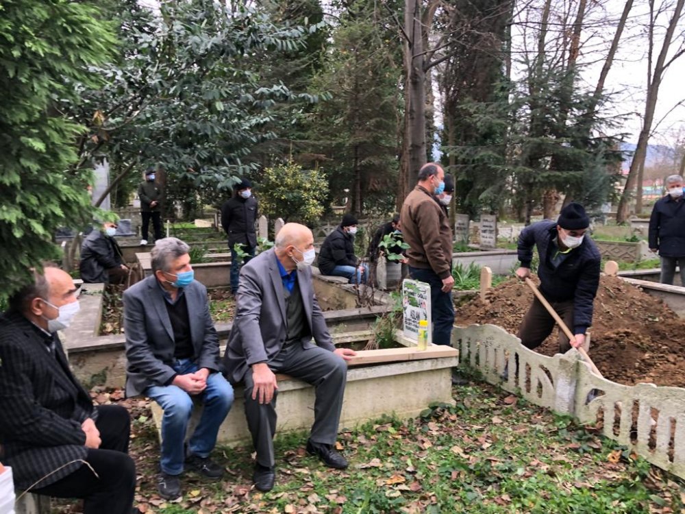 57 yıllık evli koronavirüs hastası çift, 5 saat arayla yaşamını yitirdi