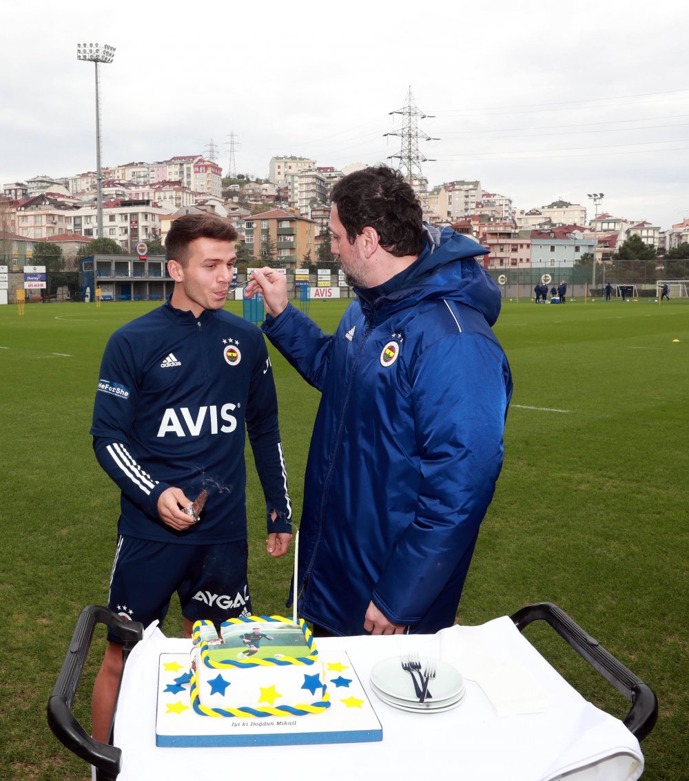 Ali Koç, idmanı takip ederek futbolcuları tebrik etti