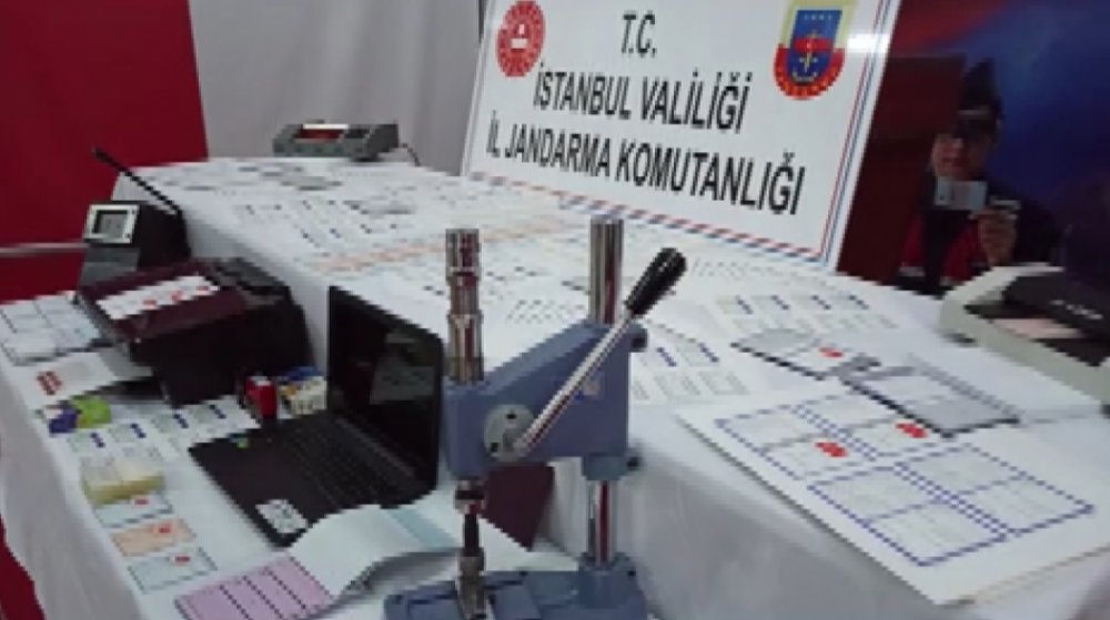 Avcılar'da jandarmanın sahte belge operasyonu kamerada