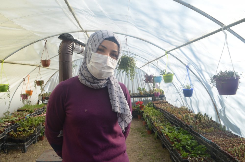 Biriktirdiği bozuk paralarla sera kurdu, pandemi nedeniyle açılışı ailesiyle yaptı