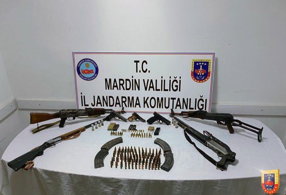Derik'te silah ve mühimmat ele geçirildi: 5 gözaltı