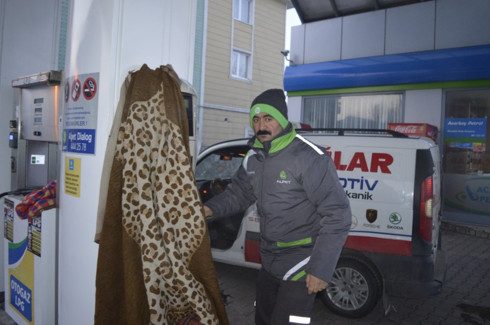 Doğu'da soğuk etkili oluyor; otomobillere battaniyeli önlem