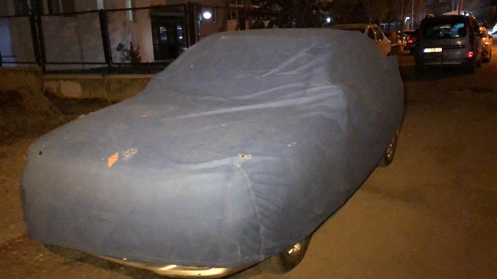 Doğu'da soğuk etkili oluyor; otomobillere battaniyeli önlem
