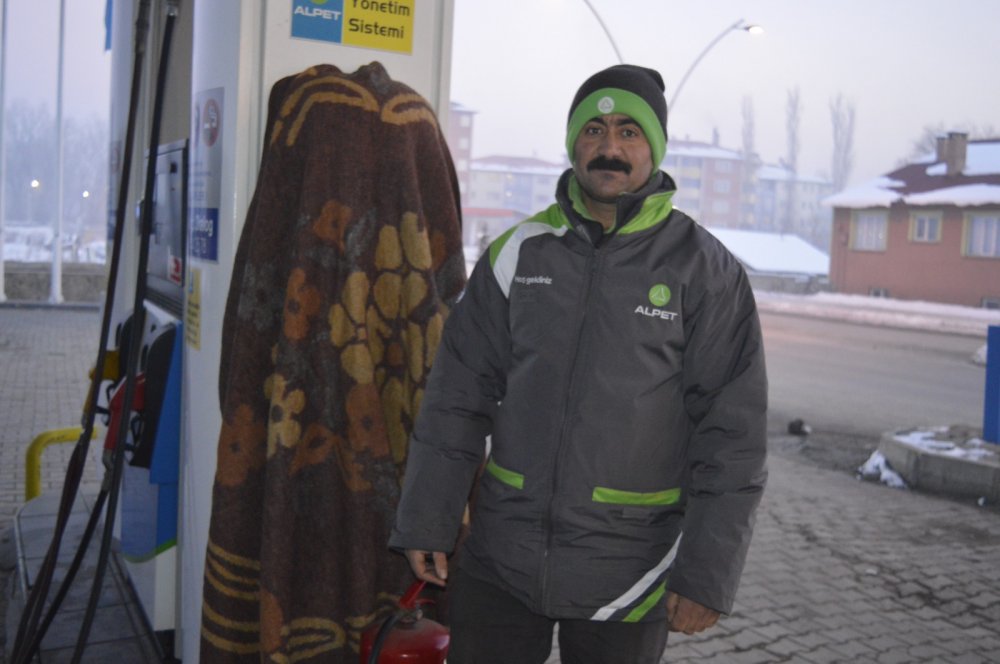 Doğu'da soğuk etkili oluyor; otomobillere battaniyeli önlem