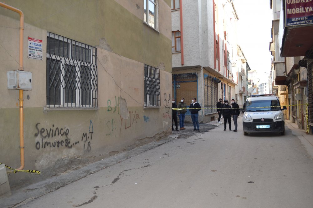 Elazığ'da 5.3 büyüklüğünde depremin görüntüleri