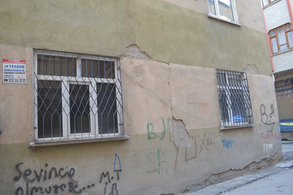 Elazığ'da 5.3 büyüklüğünde depremin görüntüleri