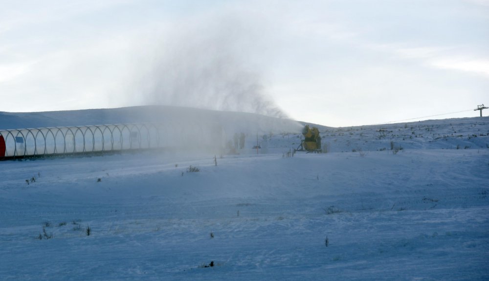 Erciyes'te kısıtlama nedeniyle pistler boş kaldı, turistler şehir merkezinde dolaştı