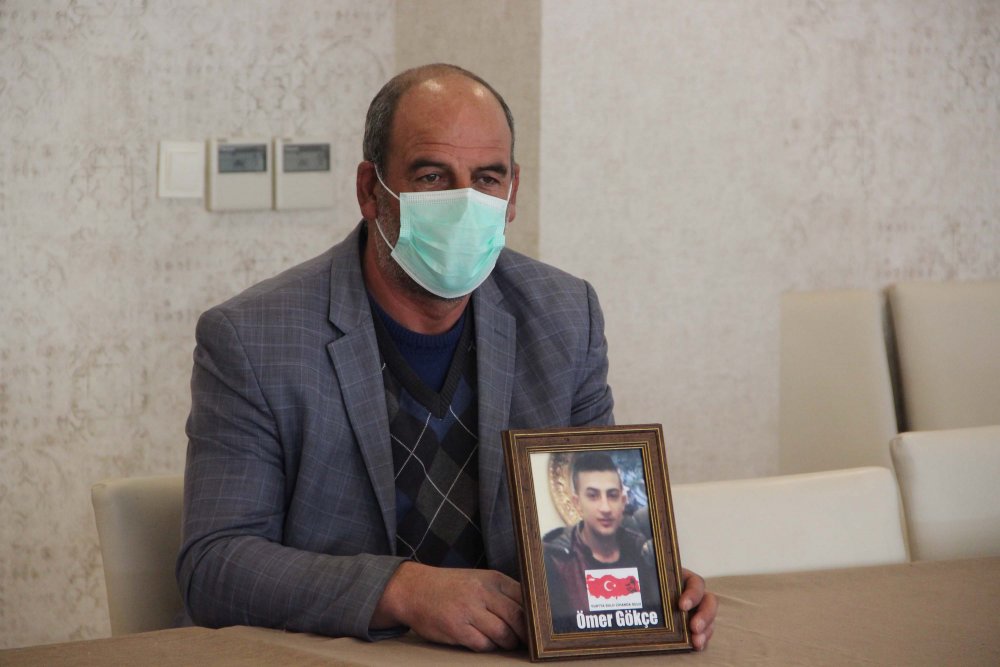 'Evlat nöbeti'ne, kısıtlamanın ikinci gününde kaldıkları otelde devam ettiler