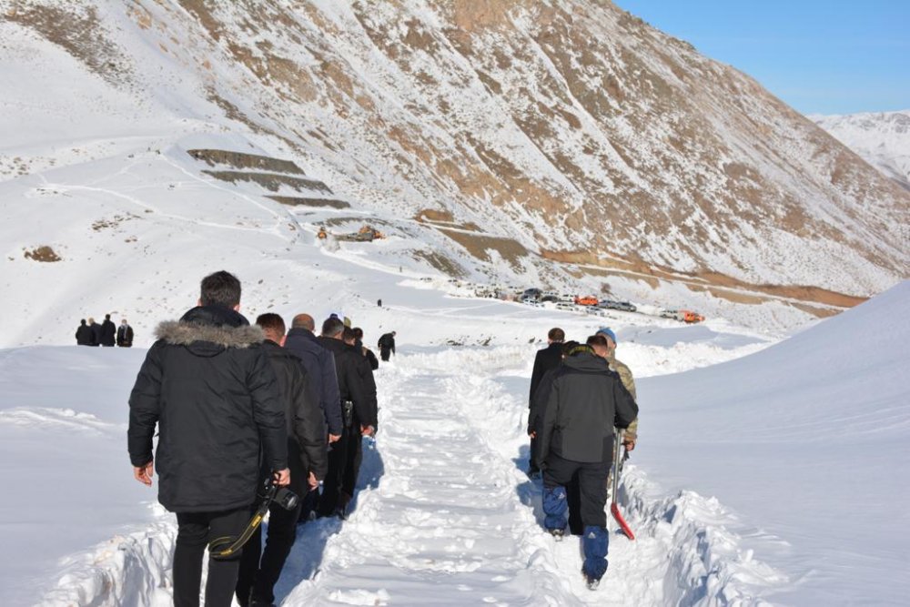 Kahreden haber MSB' verdi: Hakkari'de çığ altında kalan 1 asker şehit oldu, 1 asker aranıyor