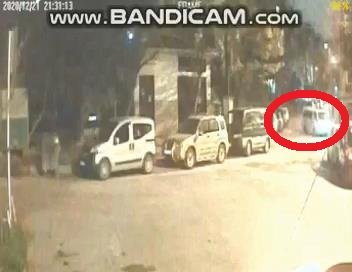 Kapkaç şüphelisi, kaçtığı araçtan tespit edilerek yakalandı