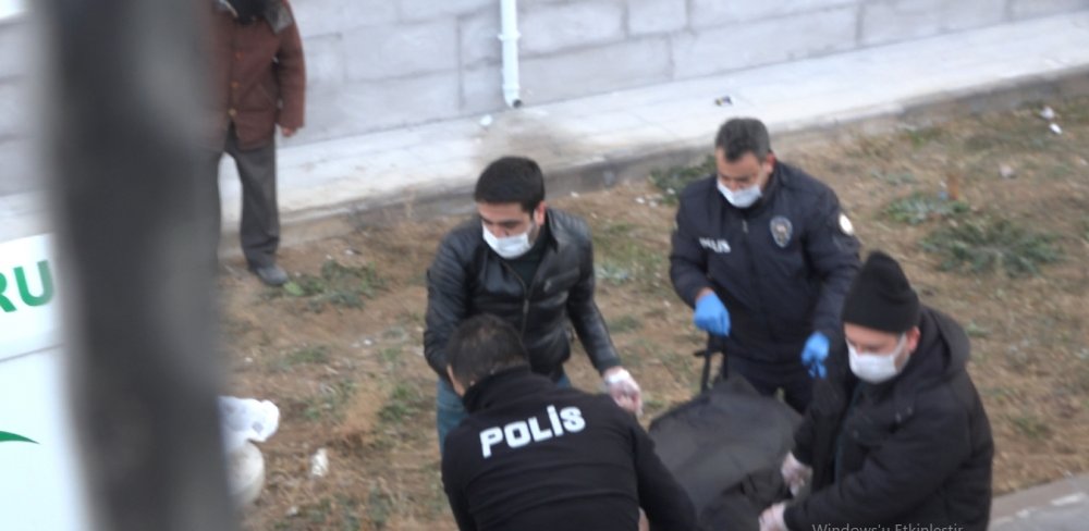 Karantinada kaldığı bina önünde ölü bulundu