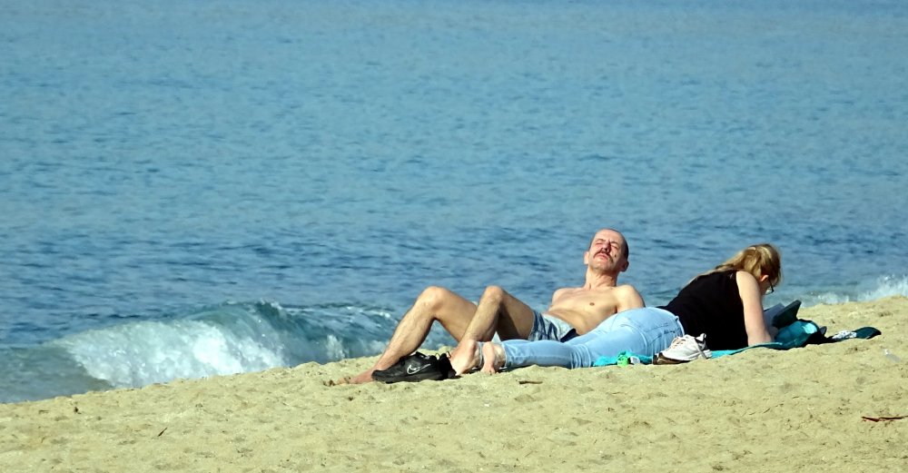 Kısıtlamadan muaf turistlerin deniz keyfi