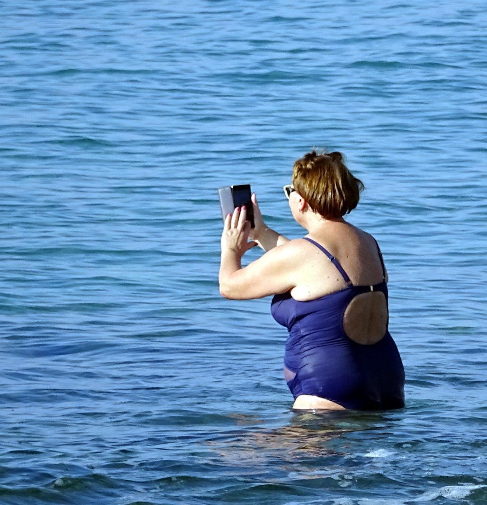 Kısıtlamadan muaf turistlerin deniz keyfi