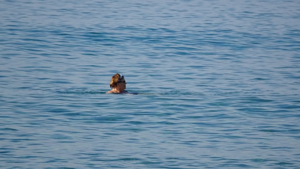 Kısıtlamadan muaf turistlerin deniz keyfi