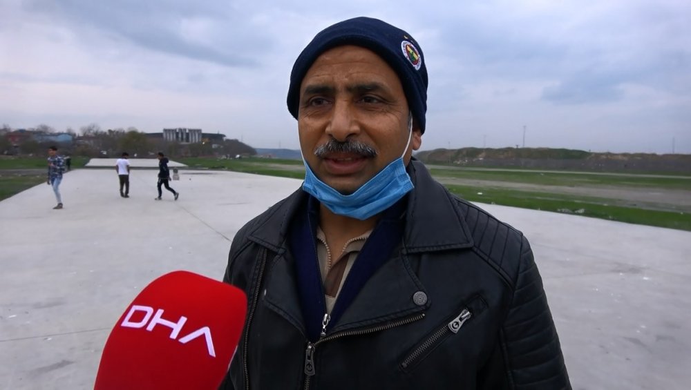 Kriket oynayan yabancı uyruklular böyle kaçtı