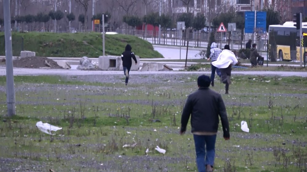 Kriket oynayan yabancı uyruklular böyle kaçtı