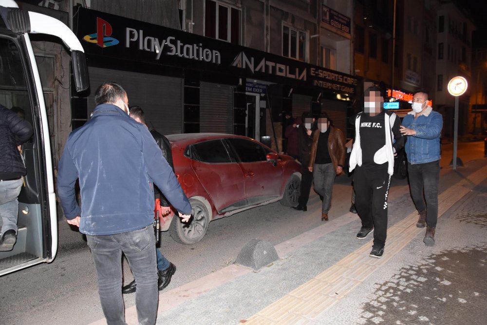 Kütahya'da kumar oynarken yakalanan 21 kişiye 66 bin TL ceza