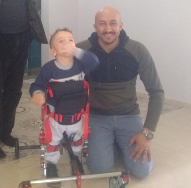 Mardinli minik Harun’a özel yürüteci, Kocaeli’deki yardımseverler götürdü