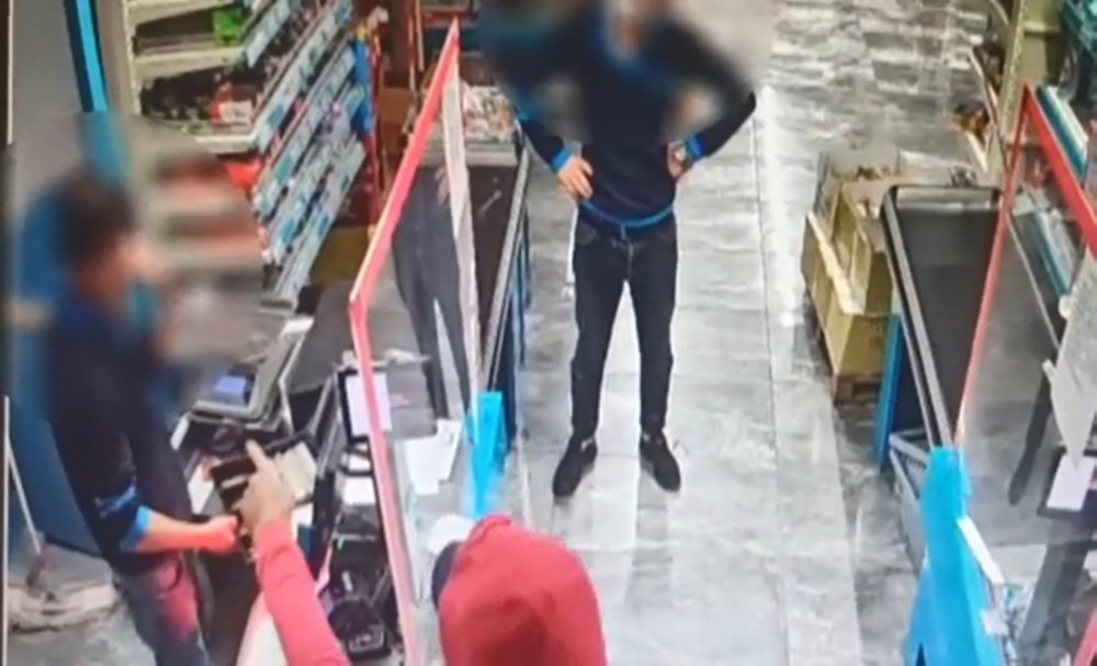 Market soyguncusu iki kardeş kamerada