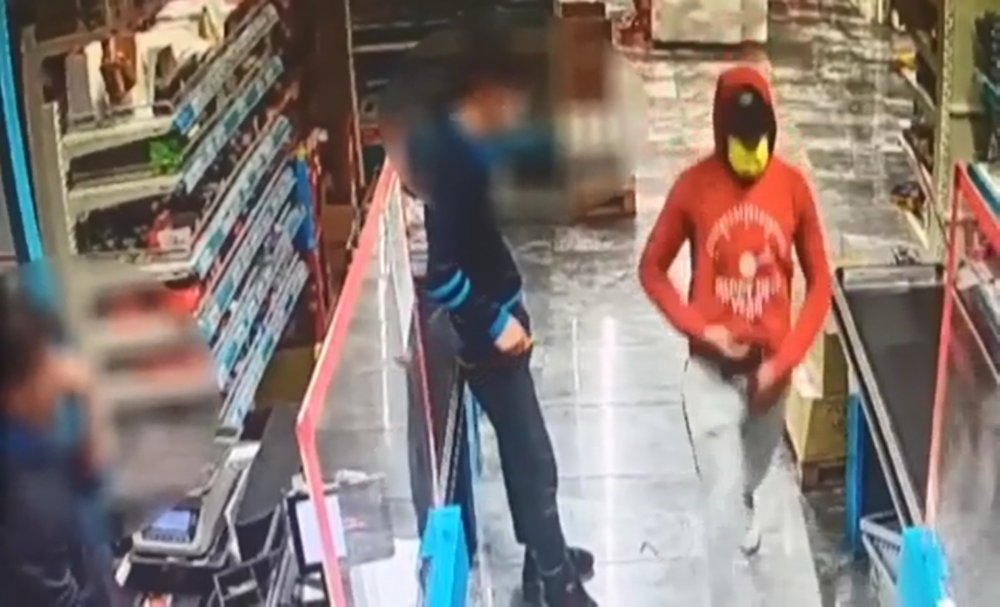 Market soyguncusu iki kardeş kamerada