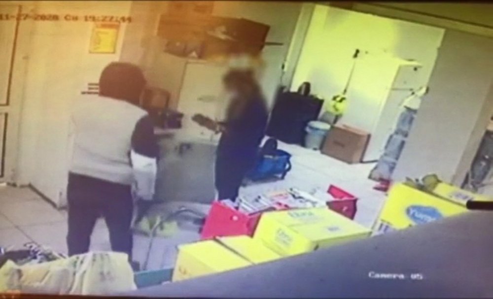 Market soyguncusu iki kardeş kamerada